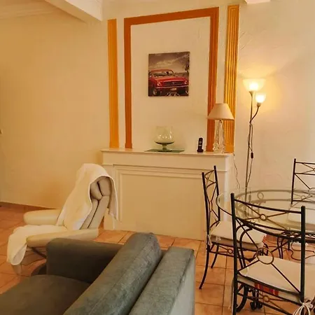 Apartament Charming In The Historic Heart Fréjus